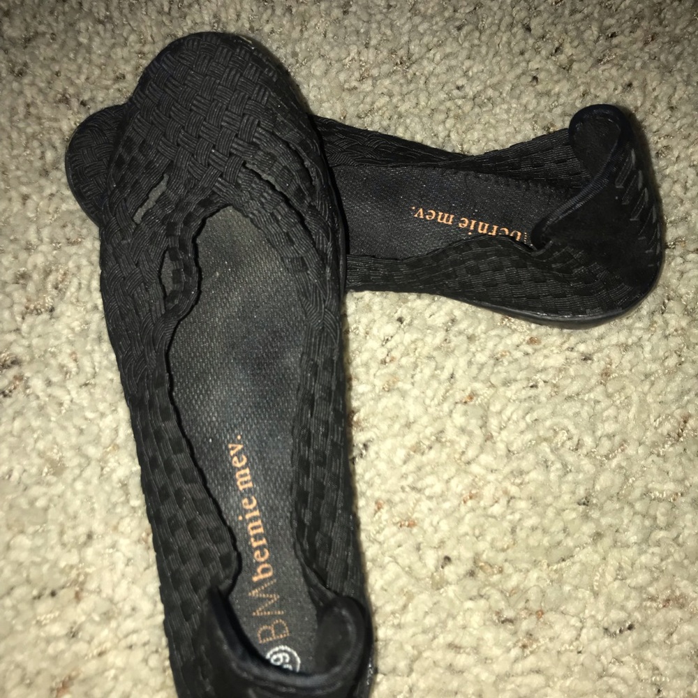 Black comfortable walking shoes, Bernie Mev